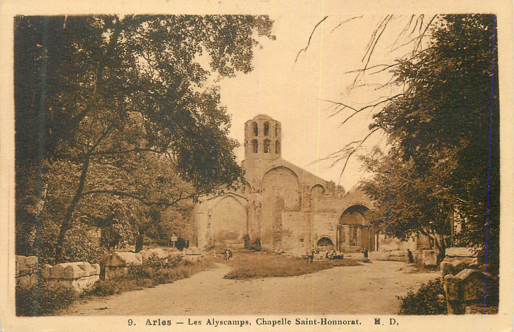 CPA Arles Les Alyscamps Chapelle Saint Honnorat